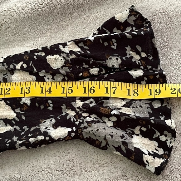 Free People All The Right Ruffles Wrap Floral Romper In Raven Combo Size L Boho - Picture 14 of 16